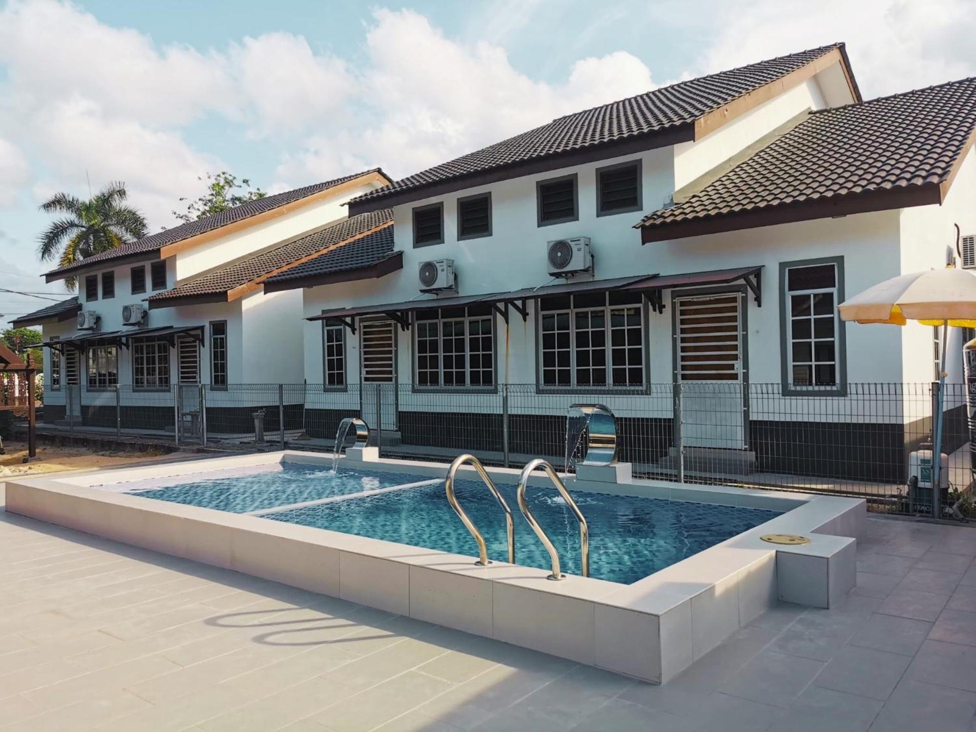 Nazza Homestay Besut With Pool Near Jetty To Perhentian Kampung Raja Buitenkant foto
